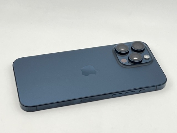 Refurbished iPhone 15 Pro Max titan blau